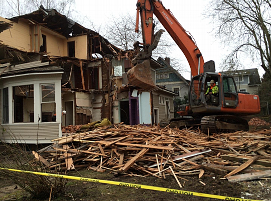 Landslide-damaged home demolished in Bellevue - king5.com