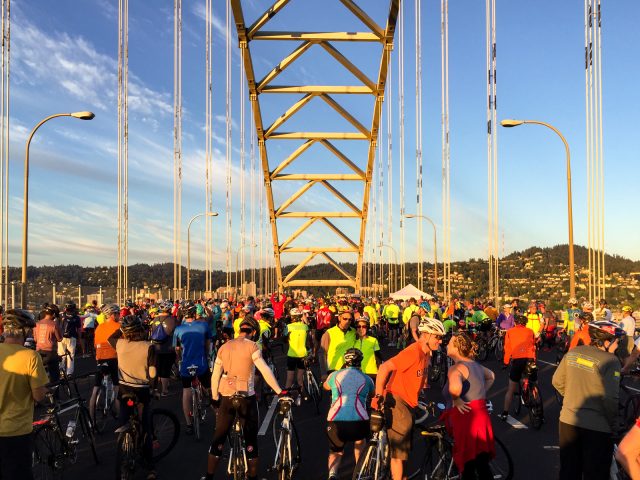 Mass of riders waiting for the full length of 405 to open. Next stop: Marquam! Photo by Jeremy Kitchen.