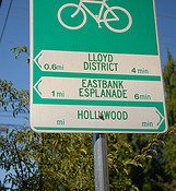 PBOT installs new bike boulevard wayfinding signs rp_4896757050_67114e631b_m.jpg