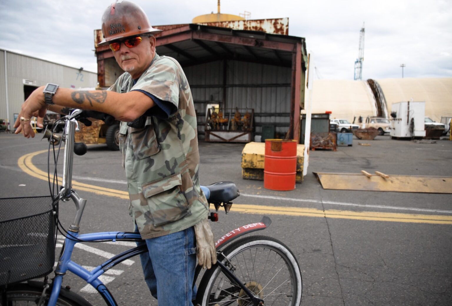Slideshow How they roll in the shipyard on Swan Island BikePortland