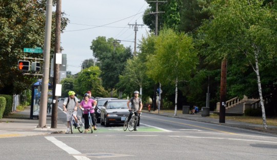 26th powell crowd in bike box