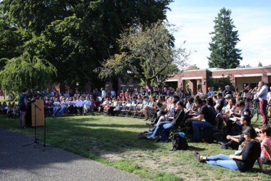 angeles-memorial-crowd