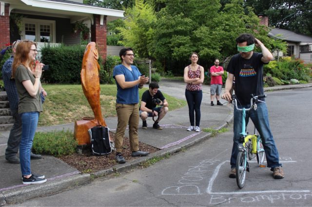 One of the physical challenges was to fold a Brompton while blindfolded.(Photo: Brompton)