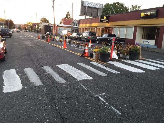 The intersection of SE Hawthorne at 43rd. PBOT intends to clear this out next week.(Photos: Paul Jeffery)