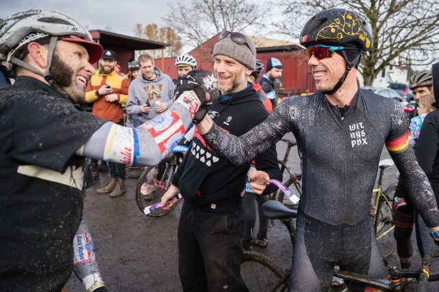 No big deal, just a fist-bump with Sven Nys.