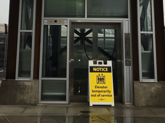 45 days later, TriMet still has no estimate for re-opening of Lafayette  Street bridge elevator – BikePortland