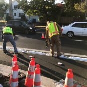 City installs plastic curbs, wands to protect bikeway at I-5 freeway on-ramp
