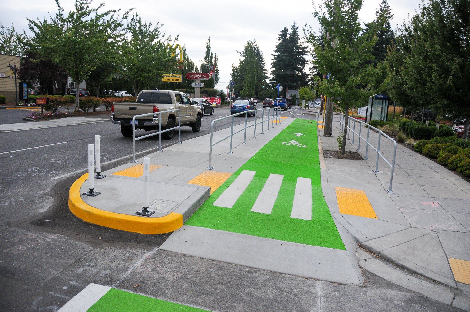 A good example of bus/bike integration at a transit stop - BikePortland