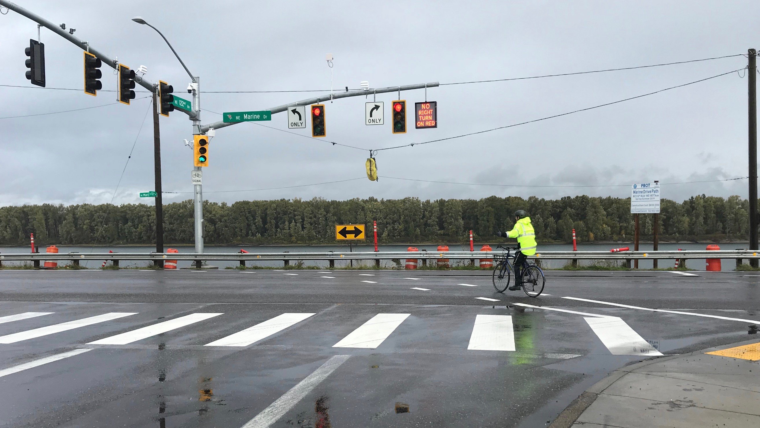 New Traffic Signal For Bikes Too Just Installed At Notorious Marine Drive Intersection Bikeportland Org