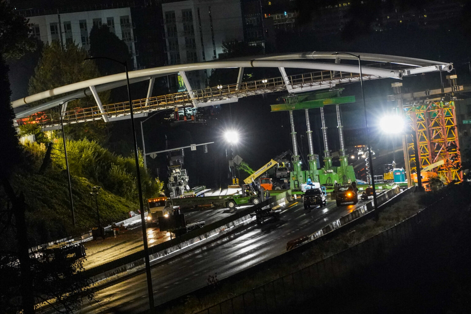 Photos from the night crews rolled the Blumenauer Bridge across I84