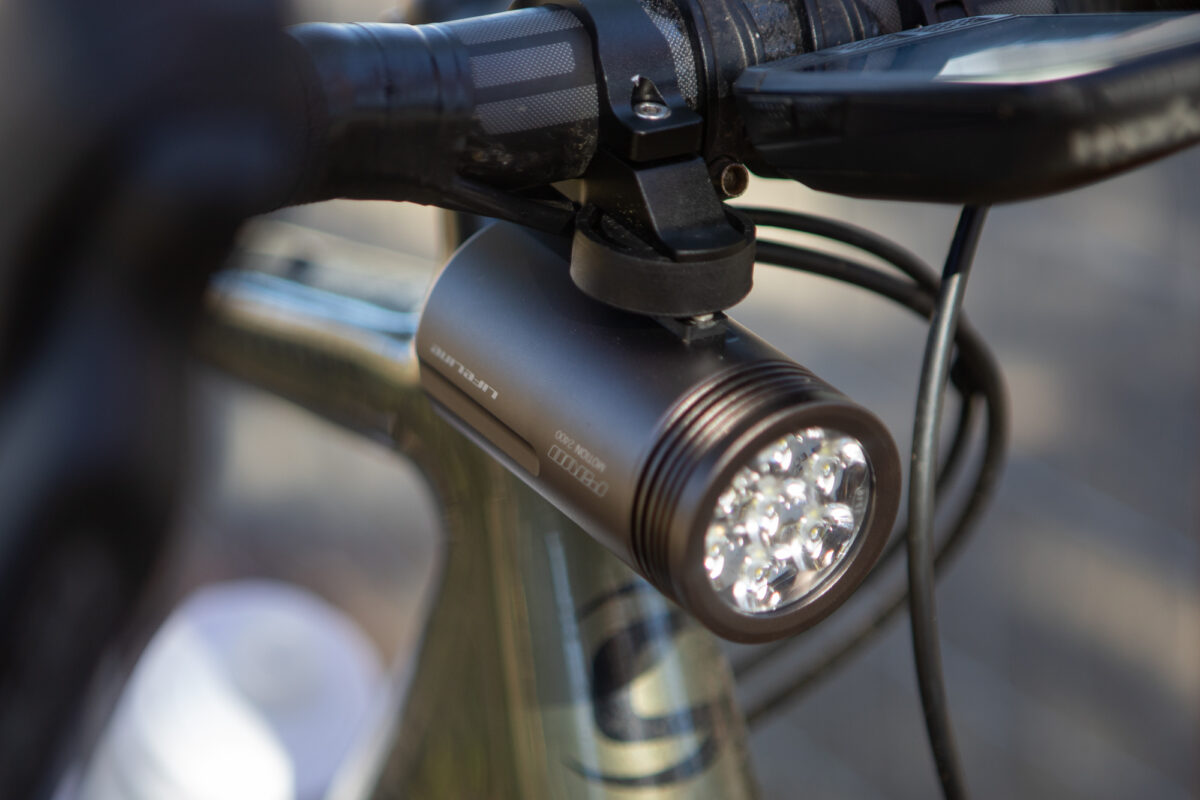 Review Lifeline Pavo Motion 2400 headlight BikePortland