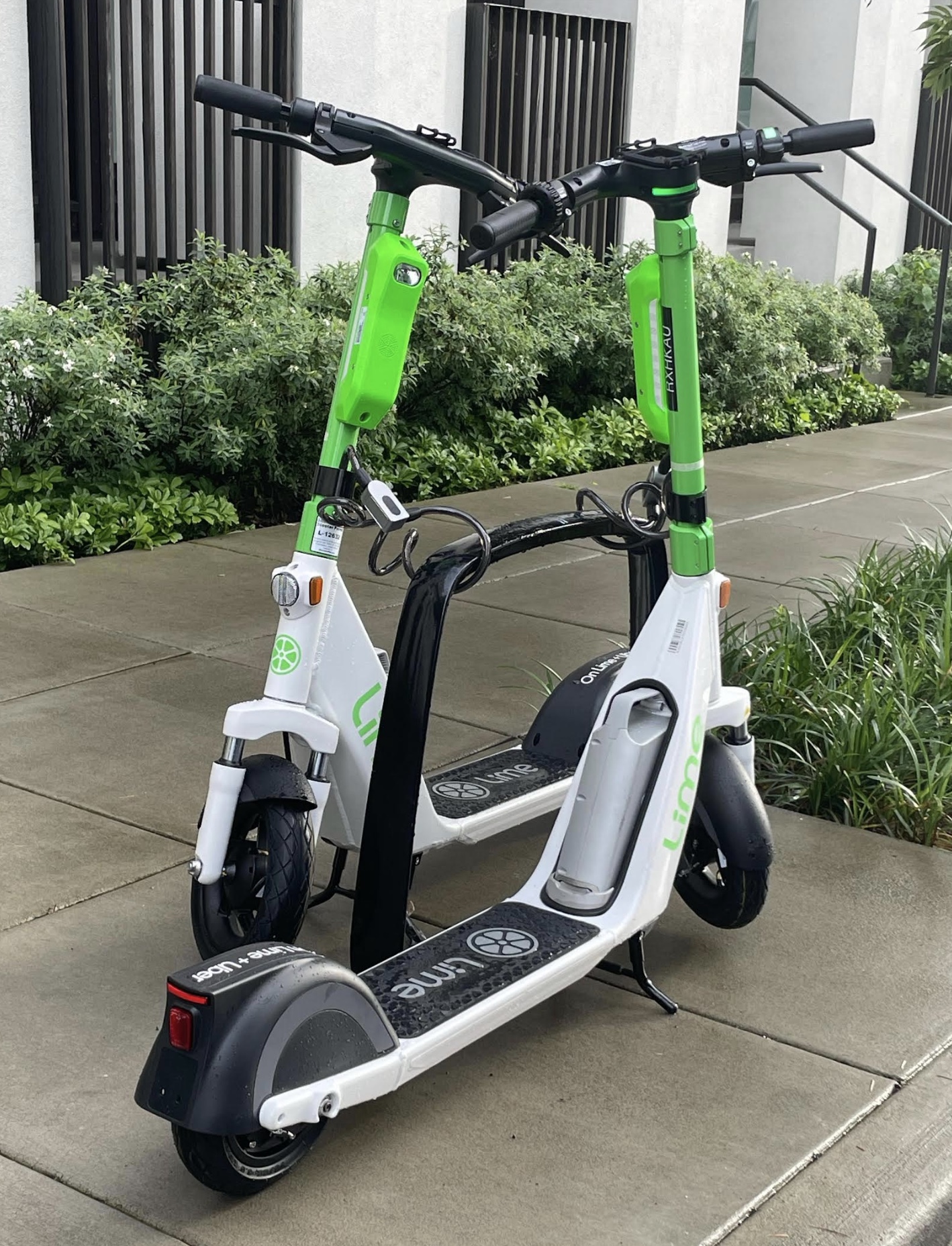 After 2 million rides, Lime upgrades e-scooter fleet with locking batteries – BikePortland