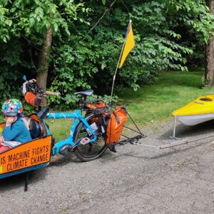 Cargo bicycle pulling a kayak.