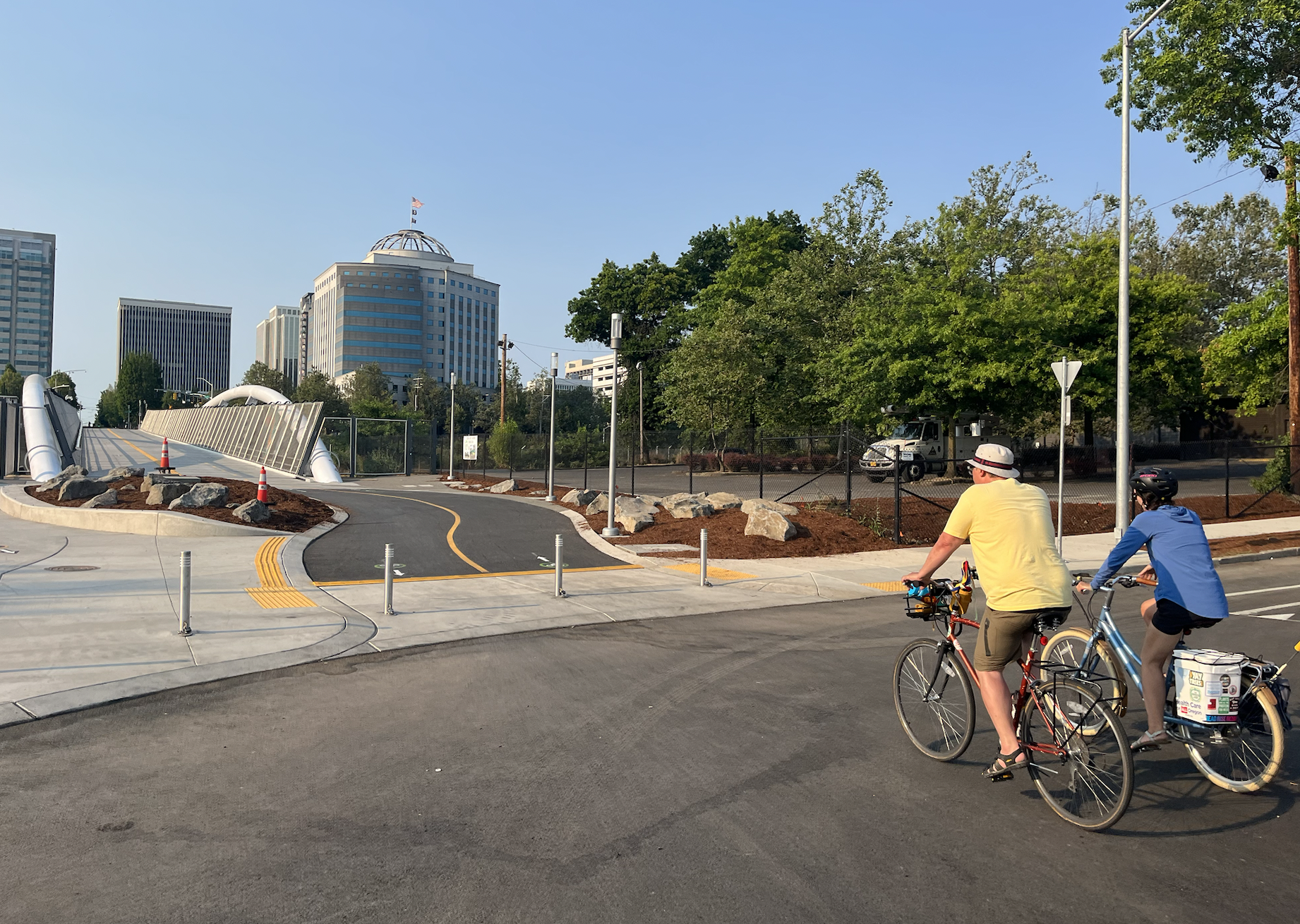 Central city boosters jump on bridge opening to push 'Green Loop' vision –  BikePortland