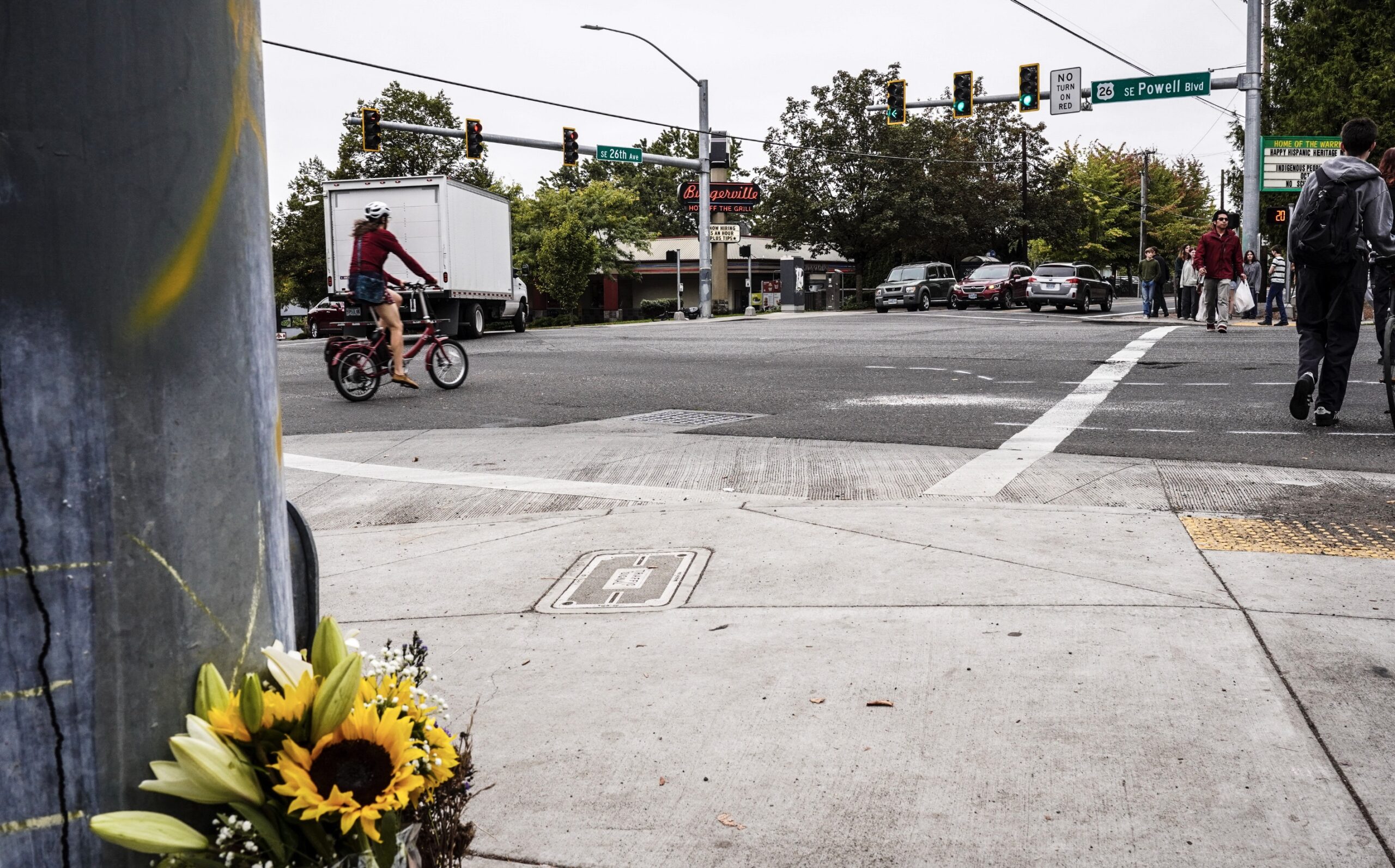 First Look: Lafayette Street pedestrian bridge crosses inner SE railroad  tracks – BikePortland