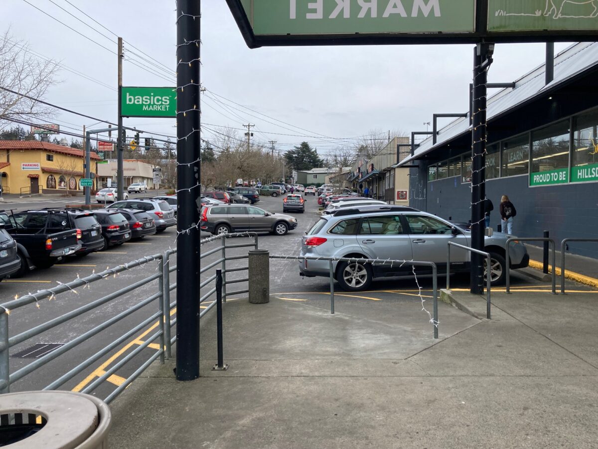 Hillsdale Abuzz With Shoppers Despite Outcry Over Bus Lanes BikePortland   Hillsdale Mall Looking East 1200x900 