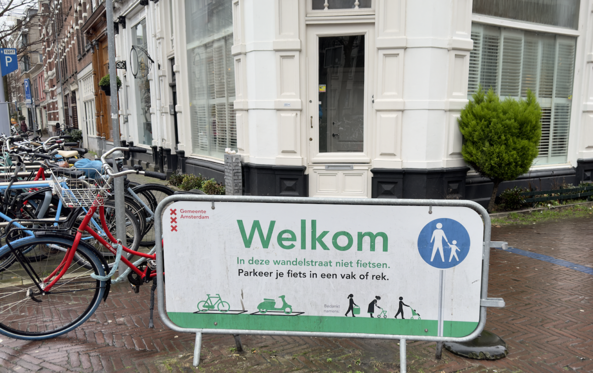 Bahaya berjalan kaki dan bersepeda di Amsterdam