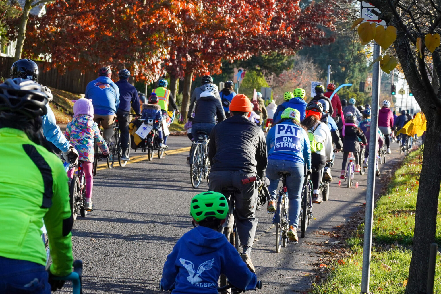 Hundreds roll on ‘strike bus’ to get kids outside and support teachers ...