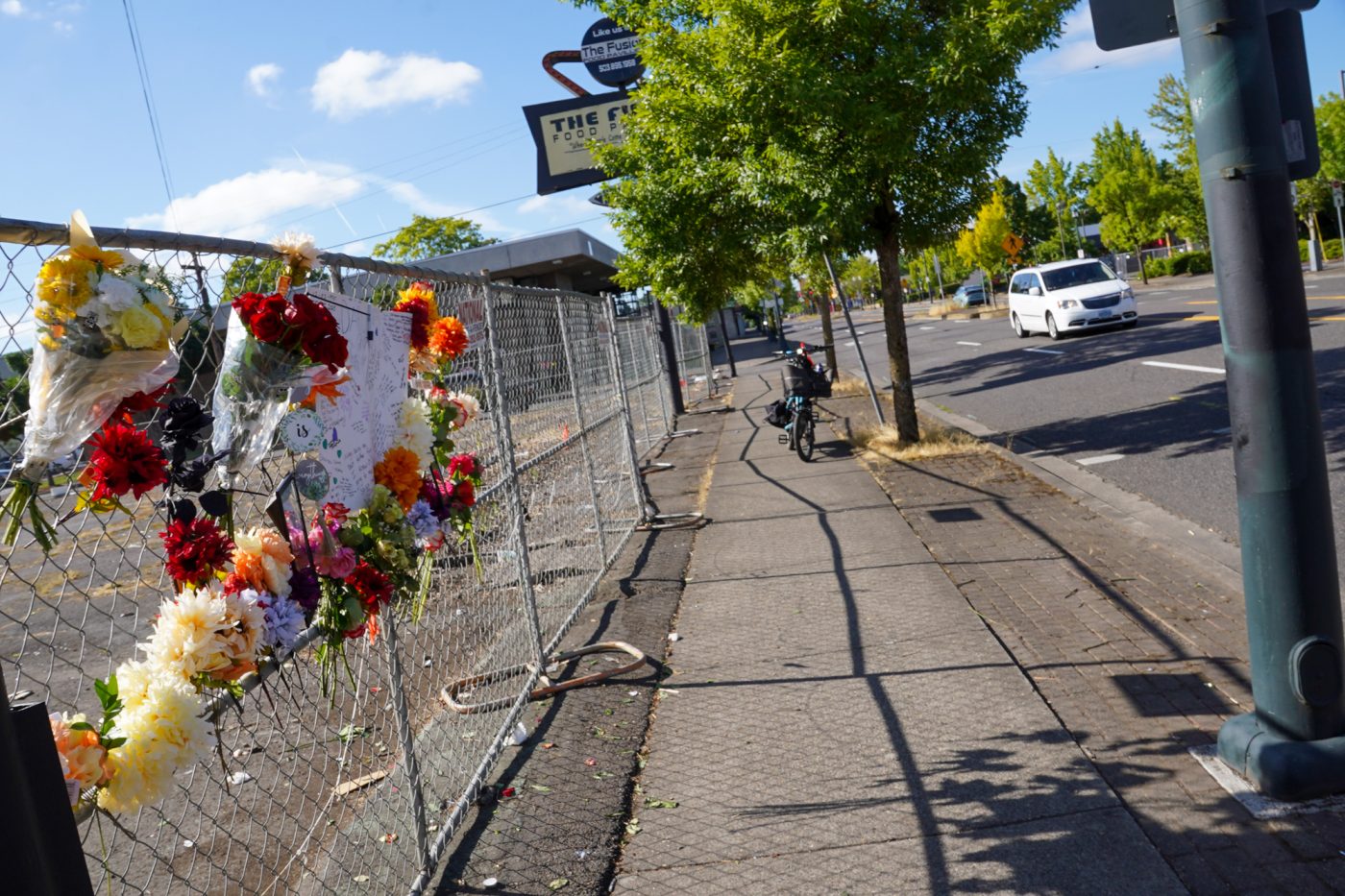 NE-Martin-Luther-King-Jr.-Deadly-Crash-Scene-10-1400x933 One dead and four hospitalized after driver loses control in northeast Portland – BikePortland