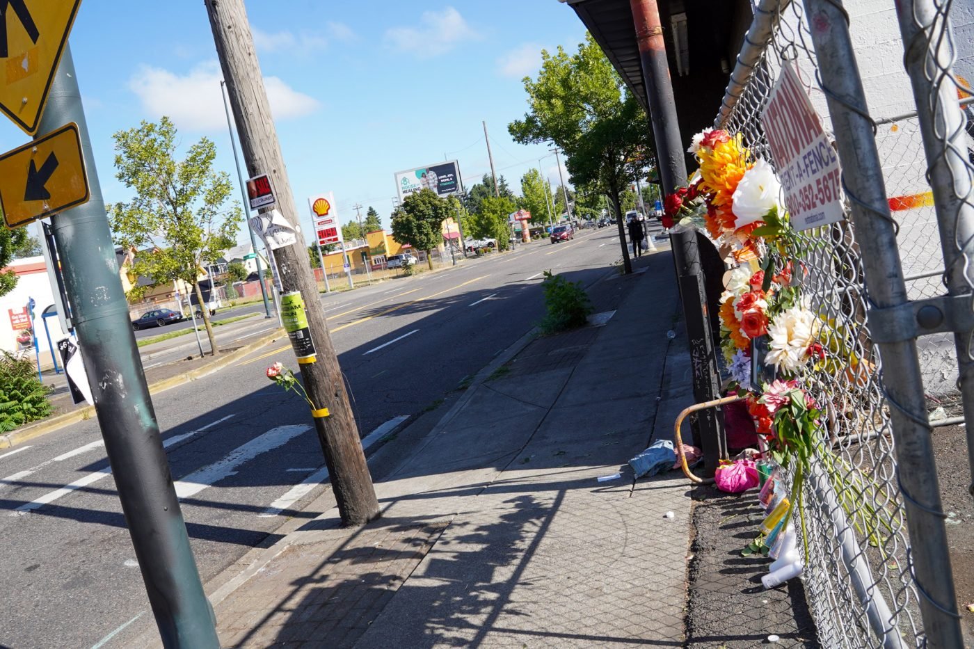 NE-Martin-Luther-King-Jr.-Deadly-Crash-Scene-12-1400x933 One dead and four hospitalized after driver loses control in northeast Portland – BikePortland
