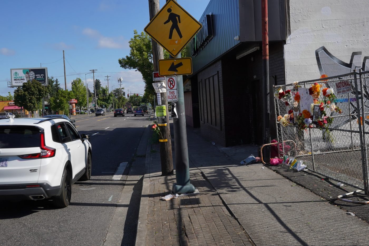 NE-Martin-Luther-King-Jr.-Deadly-Crash-Scene-4-1400x933 One dead and four hospitalized after driver loses control in northeast Portland – BikePortland