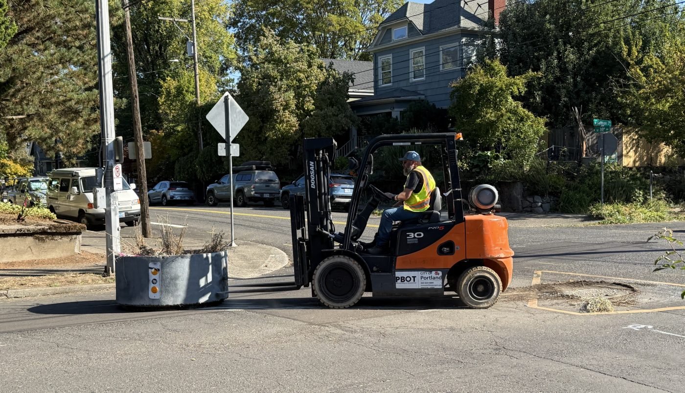 diverters15-1400x804 Removal of concrete safety planters on SE Salmon raises eyebrows, concerns – BikePortland