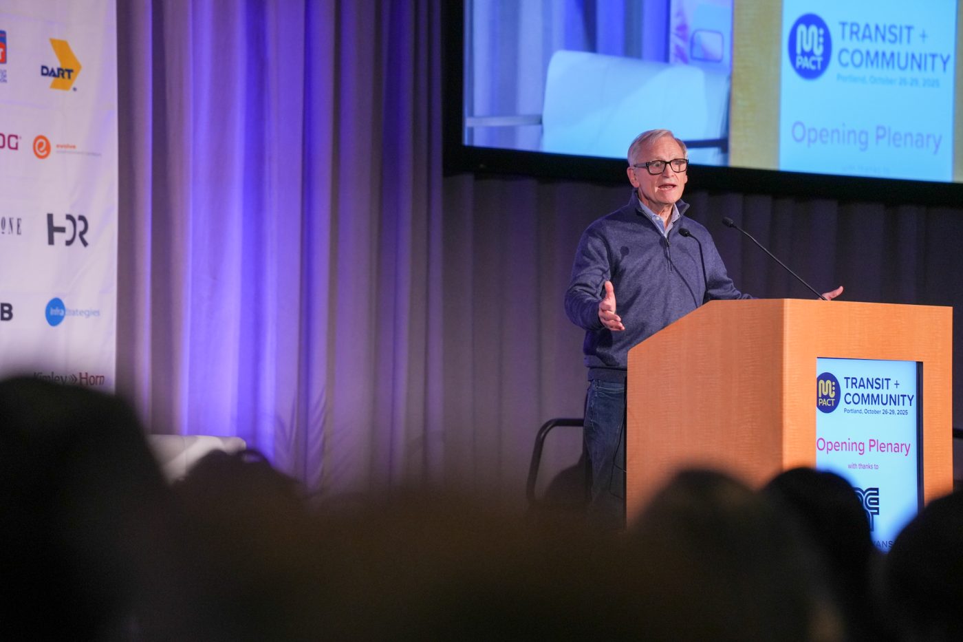 DSC06168-1400x933 In emotional speech, Earl Blumenauer urges city planners to go it alone – BikePortland