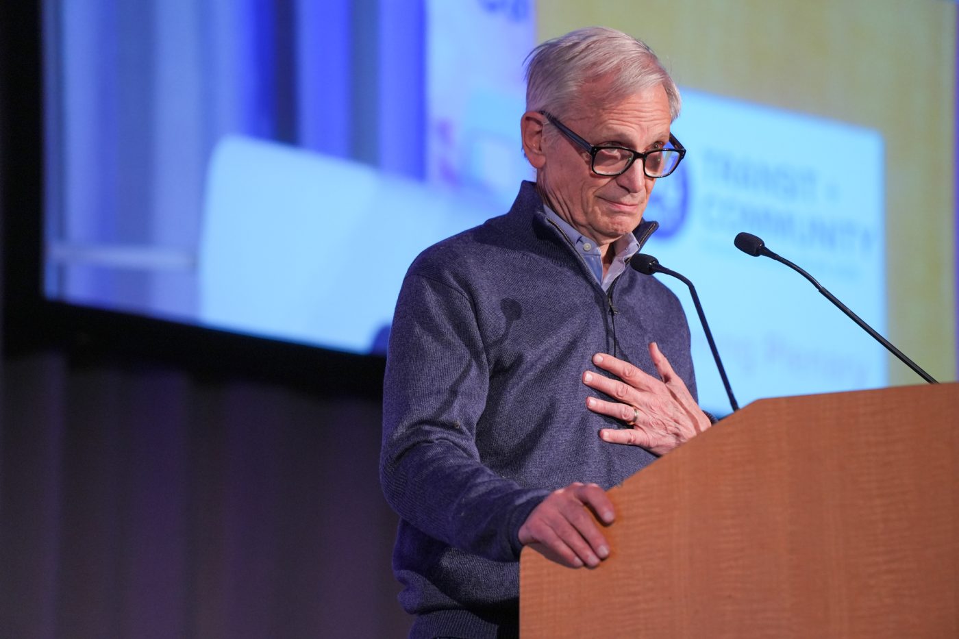 DSC06171-1400x933 In emotional speech, Earl Blumenauer urges city planners to go it alone – BikePortland