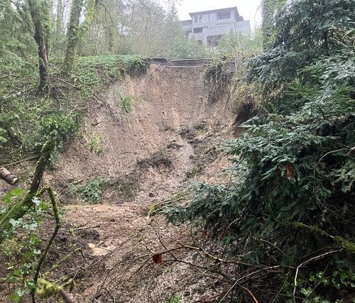 landslide-underneath-sw-fairmount_crop